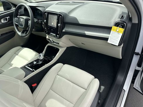 New 2026 Volvo XC40 B5 Plus w/ Protection Package Premier AWD/4WD image 21