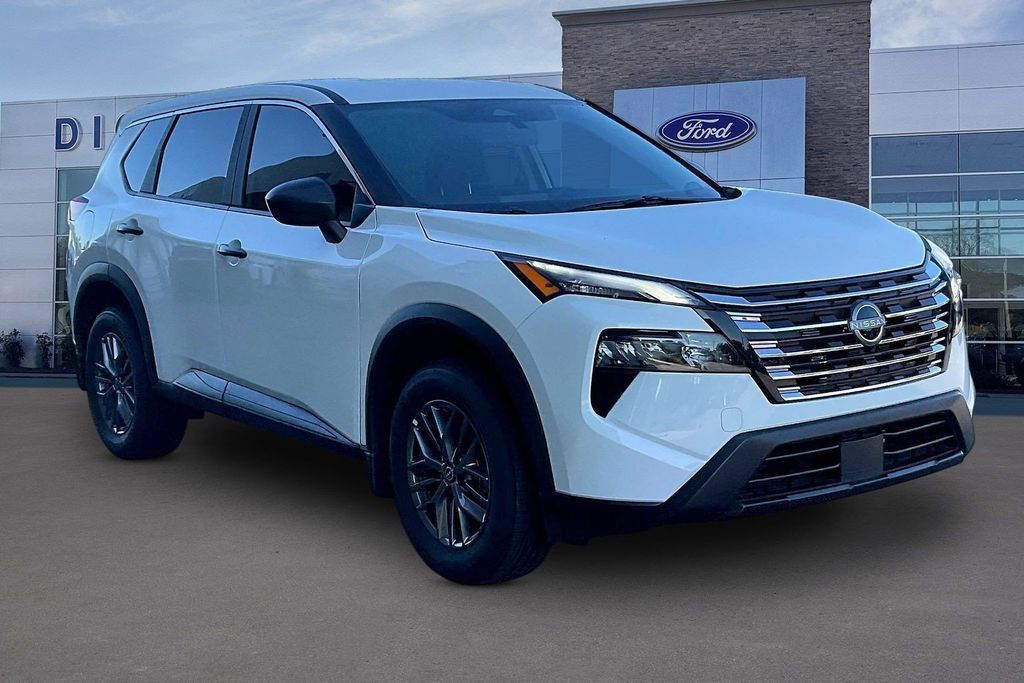 Used 2026 Nissan Rogue S FWD image 1