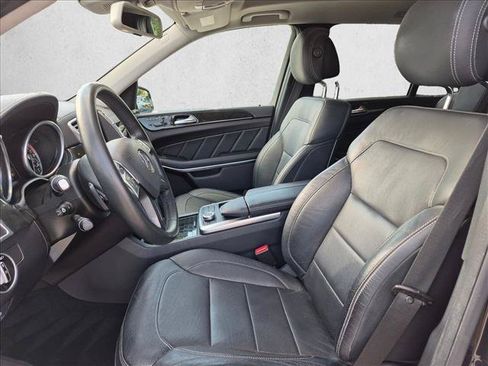 Used 2016 Mercedes-Benz GL 550 4MATIC image 11