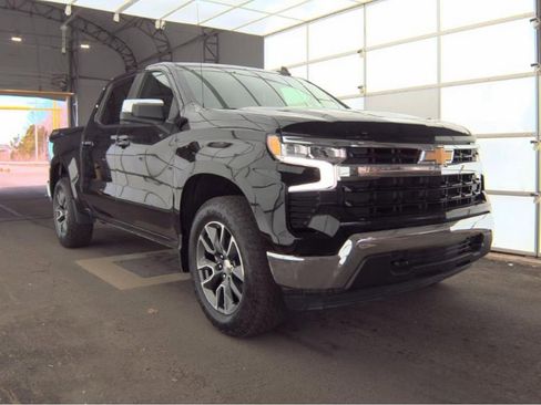 Used 2024 Chevrolet Silverado 1500 LT image 4