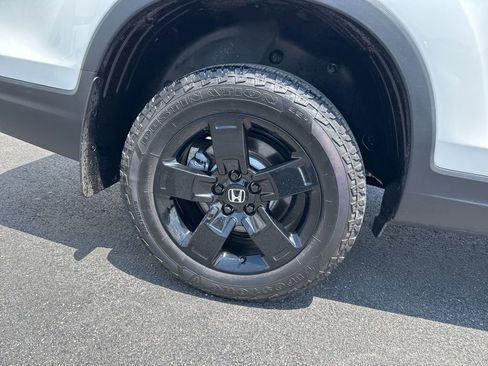 Certified 2024 Honda Ridgeline Black Edition image 9