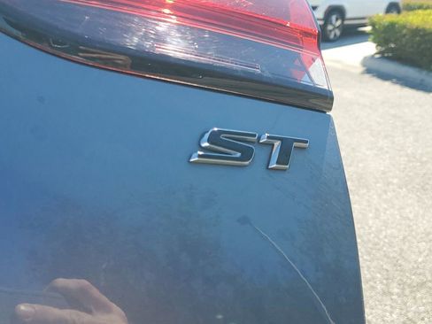 Used 2021 Buick Envision Essence w/ Sport Touring Package image 15