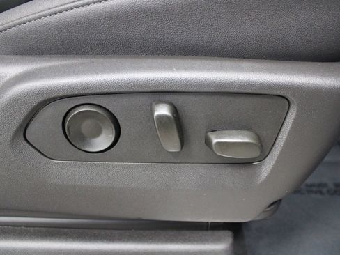 Used 2025 Chevrolet Silverado 1500 LTZ image 30