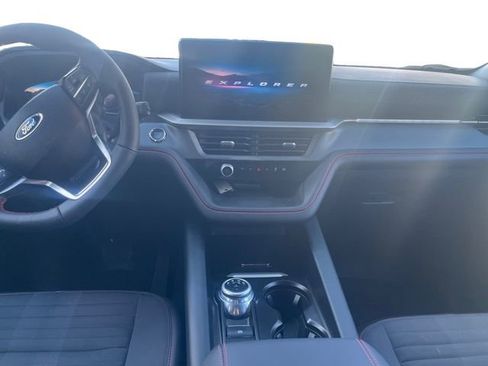 Used 2025 Ford Explorer ST-Line image 11