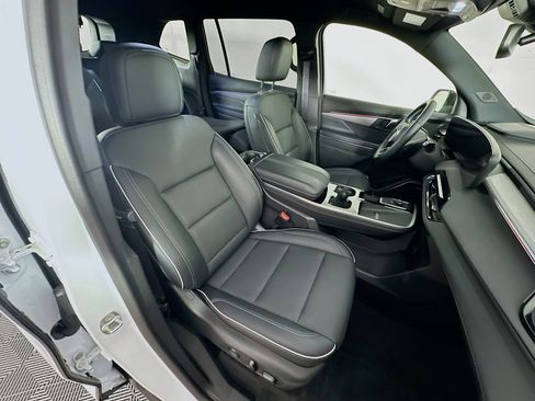 Used 2025 Buick Enclave Preferred image 33