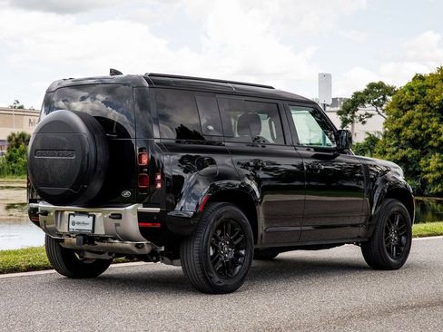 Used 2023 Land Rover Defender 110 S image 3