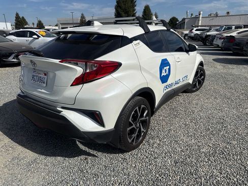 Used 2018 Toyota C-HR XLE FWD image 5