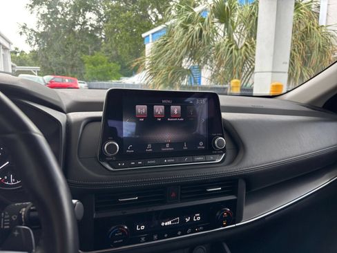Used 2025 Nissan Rogue SV FWD image 17