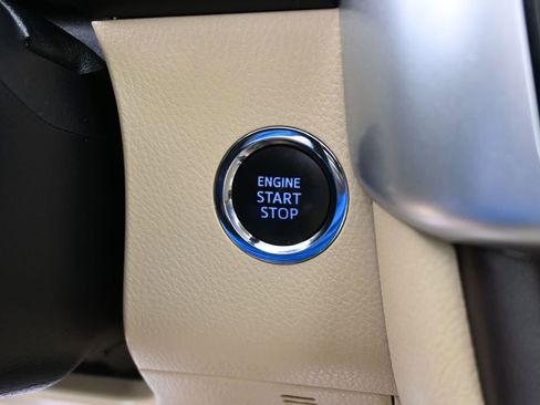 Used 2019 Toyota Highlander XLE AWD/4WD image 27