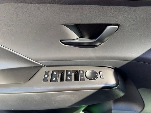 Used 2025 Hyundai Kona SEL AWD/4WD image 35