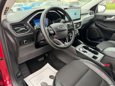 Used 2025 Ford Escape SE w/ Class II Trailer Tow Package image 15