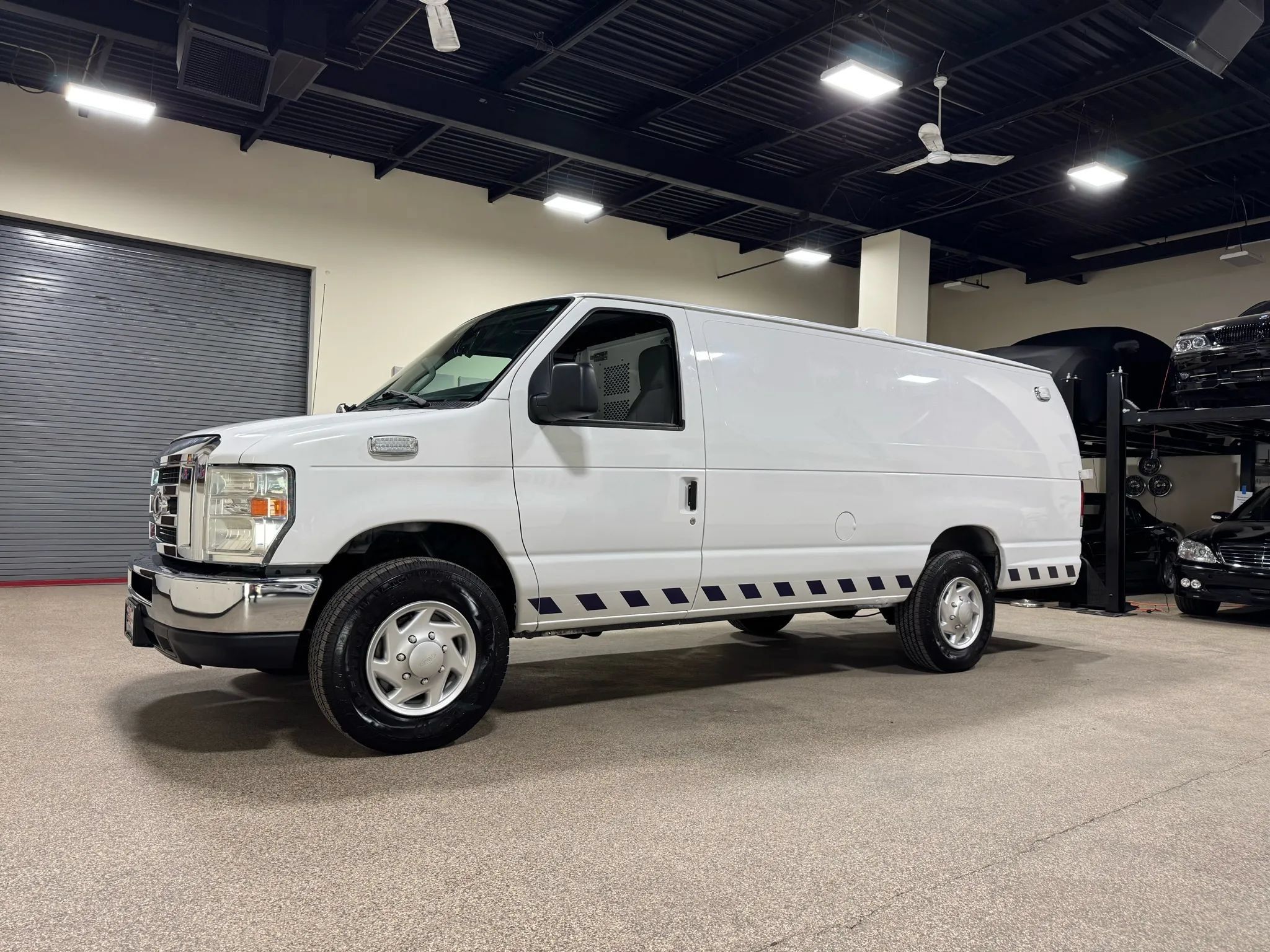 Used 2012 Ford E-350 and Econoline 350 Extended Super Duty w/ PWR Group RWD image 2