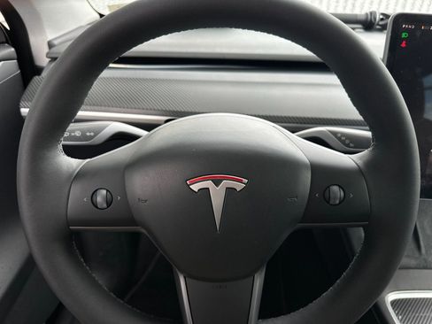 Used 2022 Tesla Model Y Performance image 22