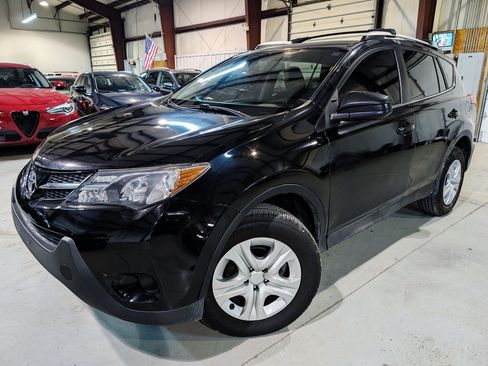 Used 2014 Toyota RAV4 LE AWD/4WD image 1