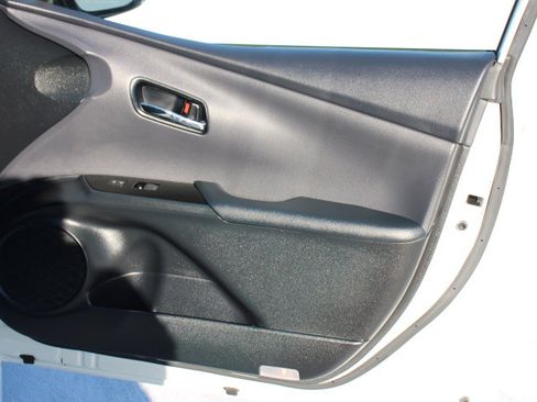 Used 2019 Toyota Prius XLE image 18