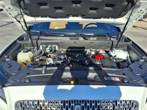 Certified 2022 Lincoln Nautilus Black Label image 3