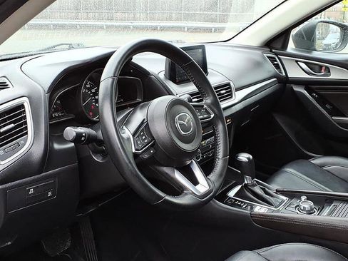 Used 2018 MAZDA MAZDA3 Touring FWD image 18