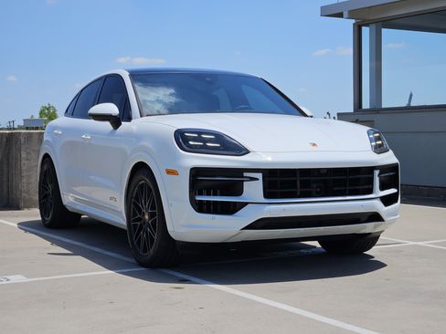 Certified 2025 Porsche Cayenne GTS AWD/4WD image 10