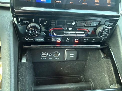 Used 2022 Jeep Grand Cherokee Limited w/ MOPAR Finishing Package AWD/4WD image 14