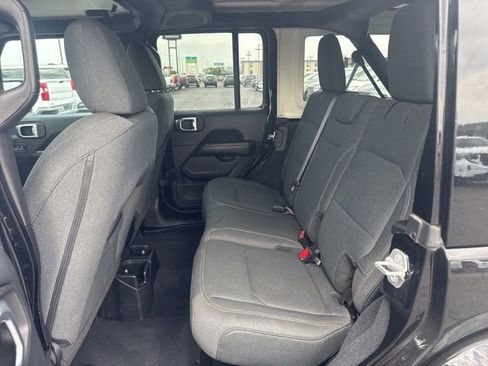 Used 2025 Jeep Wrangler Unlimited Sahara AWD/4WD image 19