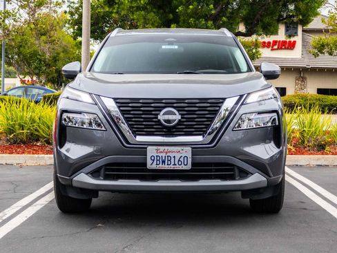 Used 2022 Nissan Rogue SV w/ SV Premium Package FWD image 2