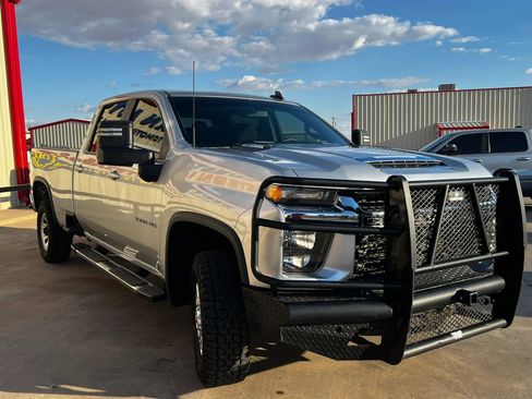 Used 2021 Chevrolet Silverado 3500 LT AWD/4WD image 2