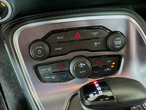 Used 2018 Dodge Challenger SXT image 22