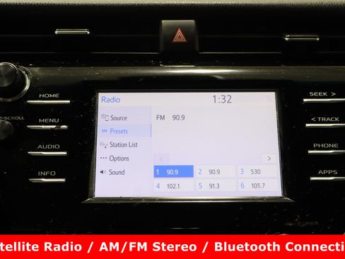 Used 2018 Toyota Camry XLE image 19