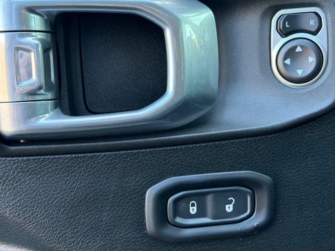 Used 2021 Jeep Wrangler Unlimited Sport image 15