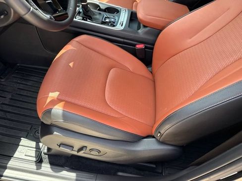 Certified 2025 Kia Carnival SX Prestige FWD image 9
