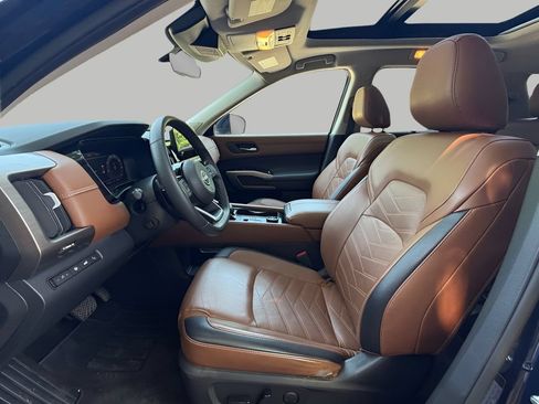 Used 2023 Nissan Pathfinder Platinum AWD/4WD image 19