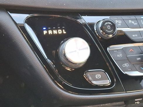 Certified 2020 Chrysler Pacifica Touring-L w/ Advanced Safetytec Group image 17