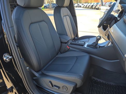 New 2025 Audi Q3 2.0T Premium image 10