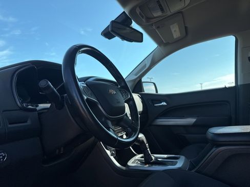 Used 2018 Chevrolet Colorado LT w/ LT Convenience Package image 32