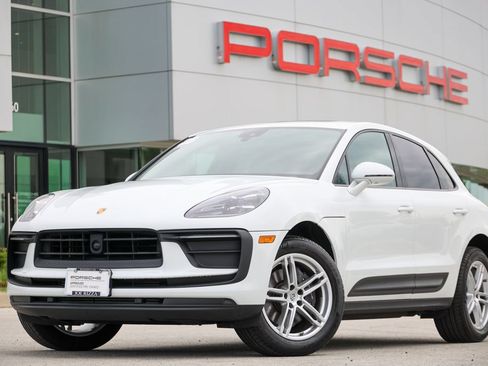 Certified 2026 Porsche Macan AWD/4WD image 6