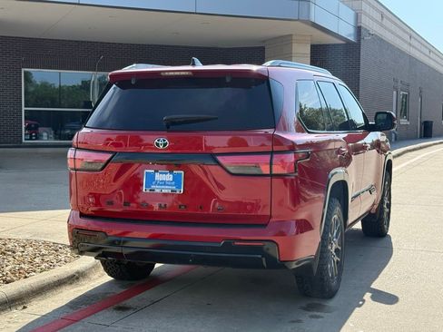 Used 2023 Toyota Sequoia Platinum AWD/4WD image 6