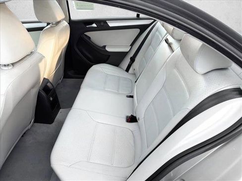 Used 2013 Volkswagen Jetta SE image 17