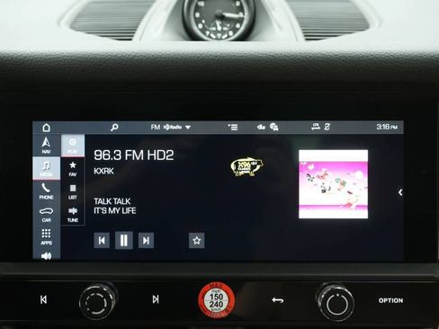 Used 2025 Porsche Macan AWD/4WD image 18