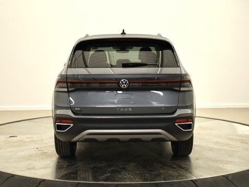 New 2026 Volkswagen Taos SE image 4