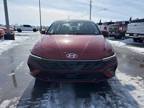 Used 2025 Hyundai Elantra Limited image 8