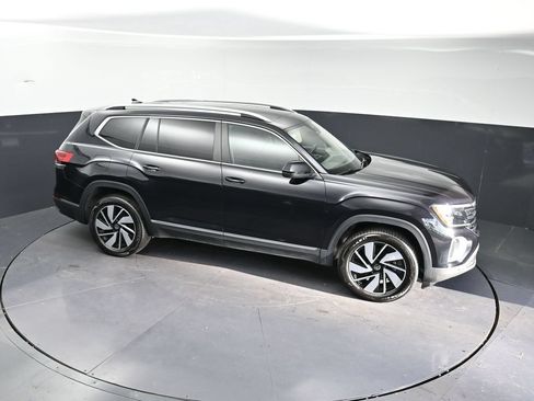 Used 2025 Volkswagen Atlas SEL AWD/4WD image 30