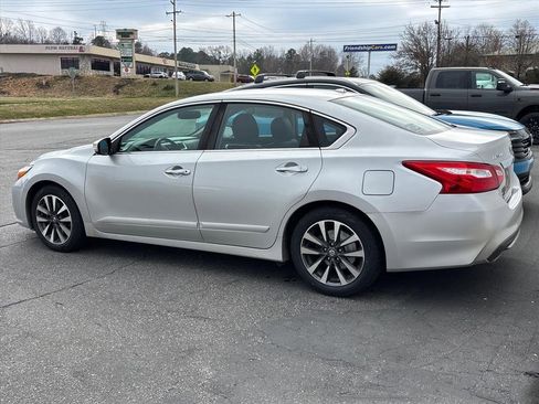 Used 2016 Nissan Altima 2.5 SL w/ Moonroof Package image 8