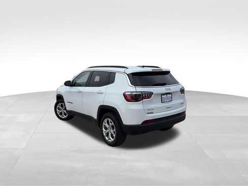 Used 2024 Jeep Compass Latitude AWD/4WD image 5