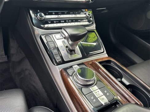 Used 2019 Genesis G90 3.3T Premium image 33