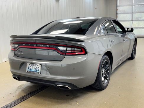 Used 2019 Dodge Charger SXT RWD image 5