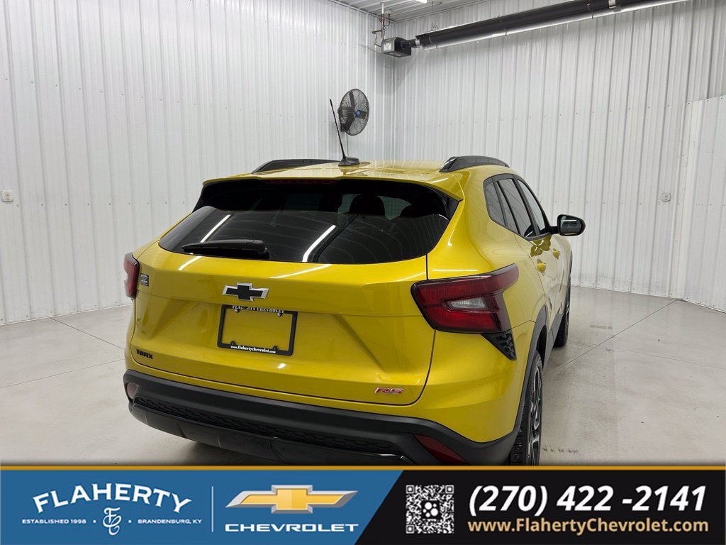 Used 2024 Chevrolet Trax RS w/ Driver Confidence Package FWD image 3