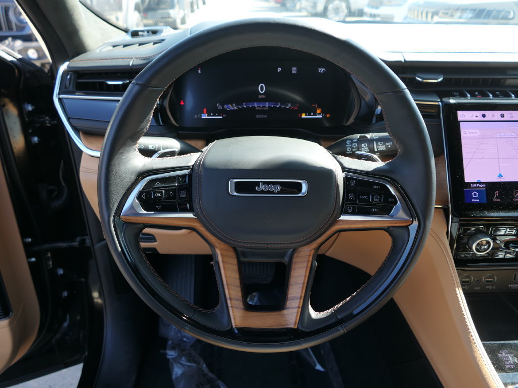 Used 2025 Jeep Grand Cherokee Summit AWD/4WD image 18