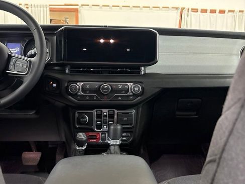 Used 2026 Jeep Wrangler Unlimited Sport AWD/4WD image 18