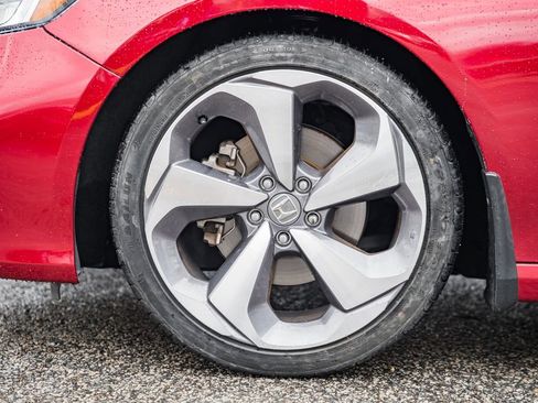 Used 2018 Honda Accord Touring image 17