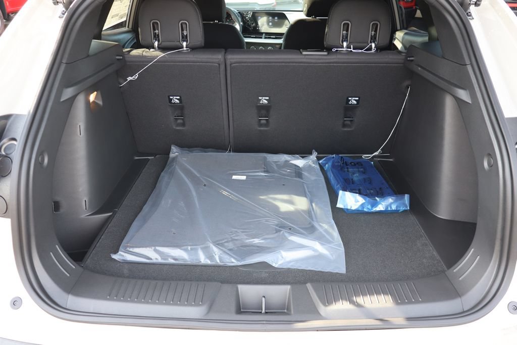 New 2026 Chevrolet Trax RS w/ Sunroof Package FWD image 21